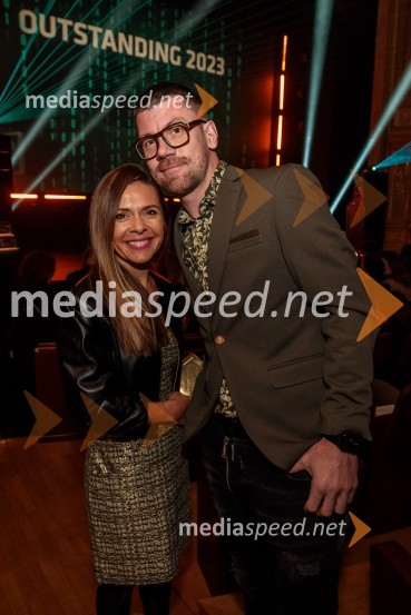  Viktorija Radojević Mavrič, direktorica marketinga in razvoja Mercator d.d.;  Domen  Mavrič, Agencija AVIOutstanding 2023, podelitev nagrad