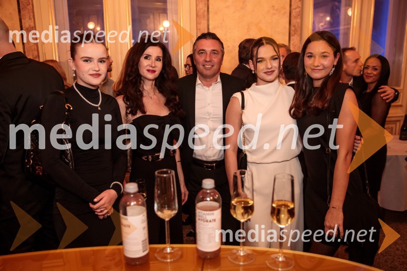  ... ; dr. dent. med. Branka Vran Benkovič, zobozdravnica;  ... ;  Moeti  Korenjak Gobbo;  ... Outstanding 2023, podelitev nagrad