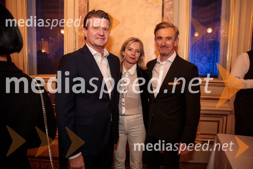  Marko Kolbl, lastnik Radia Center in direktor Europlakat;  Alenka  Lukić, prof. za oblikovanje na Srednji šoli za oblikovanje MB;  Marko  Lukić, lastnik in direktor družbe Lumar IGOutstanding 2023, podelitev nagrad