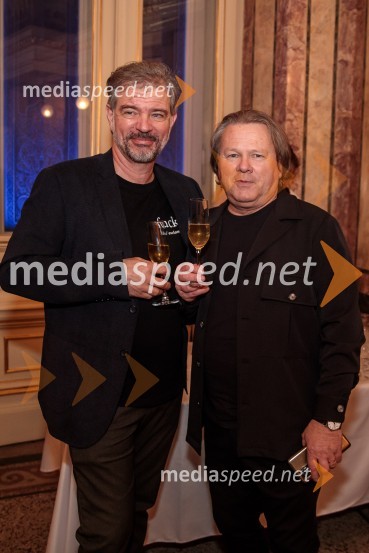  Andrej  Stražišar, scenograf, Teater d.o.o.;  Tomaž Žontar, vodja razvoja storitev in inovacij, Europlakat d.o.o.Outstanding 2023, podelitev nagrad