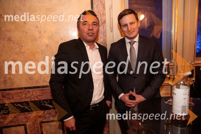  Boštjan Berčan, operativni direktorja Europlakat;  Nejc Avbelj, pomočnik direktorja za področje poslovanja, Slovenska filharmonijaOutstanding 2023, podelitev nagrad