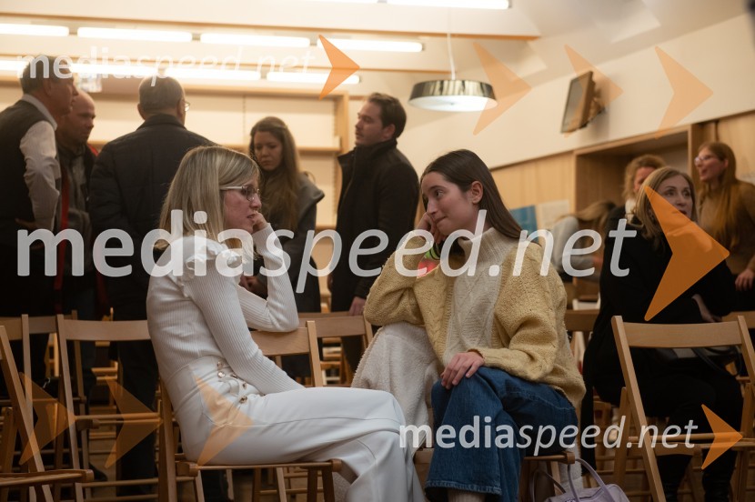  Danaja Lorenčič, sociologinja, novinarka in pisateljica;  ... Srečanje z Vido Igličar in Danajo Lorenčič, Mestna knjigarna Maribor