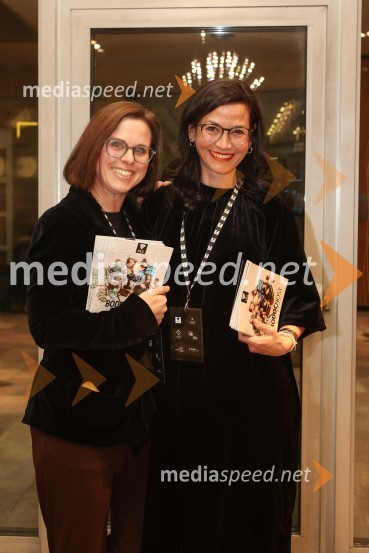  Petra Hrastar, MGL;  Simona  Belle, služba za stike z javnostmi MGLBodočnost, premiera predstave v MGL