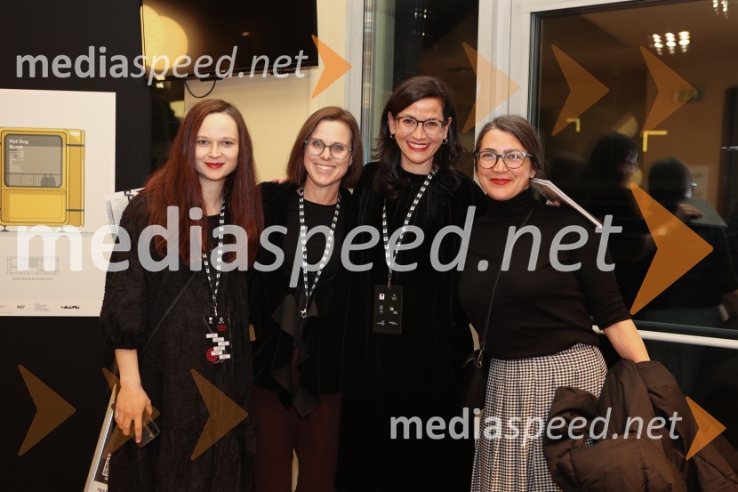  Katarina Koprivnikar, marketing MGL;  Petra Hrastar, MGL;  Simona  Belle, služba za stike z javnostmi MGL;  ... Bodočnost, premiera predstave v MGL