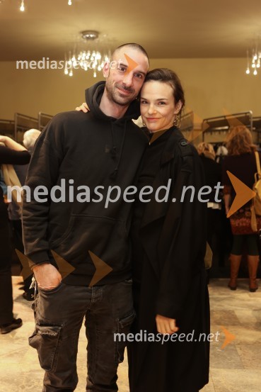  ... ;  Tina Vrbnjak, igralkaBodočnost, premiera predstave v MGL