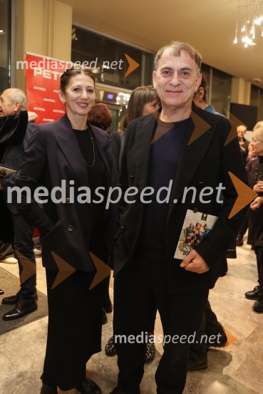  Sanja Neškovič Peršin, koreografinja; nekdanja direktorica Balet Ljubljana;  Blaž Peršin, direktor Muzeja in galerije mesta LjubljaneBodočnost, premiera predstave v MGL