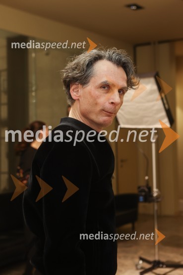  Jure Longyka, moderatorBodočnost, premiera predstave v MGL