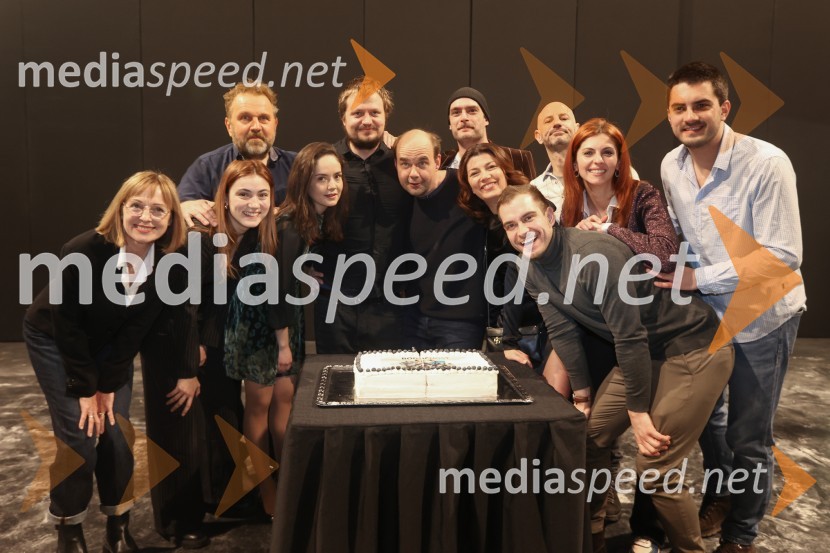  Bernarda Oman, igralka;  Jana Bjelica, igralka;  Lotos Vincenc Šparovec, igralec;  Lara Wolf Završnik, igralka;  Žiga  Divjak, režiser;  Gregor Zorc, igralec;  Gregor Gruden, igralec;  Milena Vasić, igralka;  Iztok Drabik Jug, igralec;  Stefan Starčević, igralec;  Marija Pikić, igralka;  Milan Zarić, srbski igralecBodočnost, premiera predstave v MGL