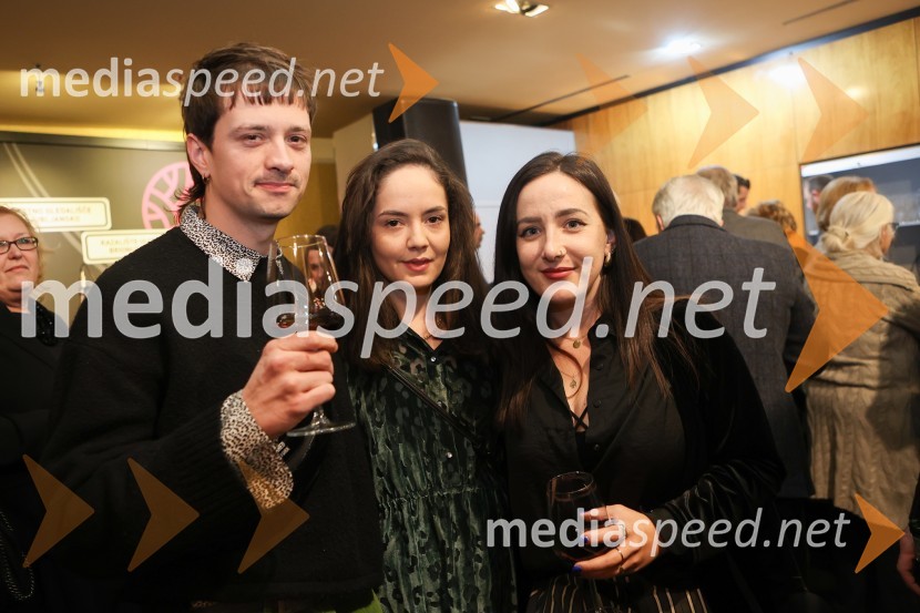  Gregor  Strasbergar, glasbena skupina MRFY;  Lara Wolf Završnik, igralka;  ... Bodočnost, premiera predstave v MGL