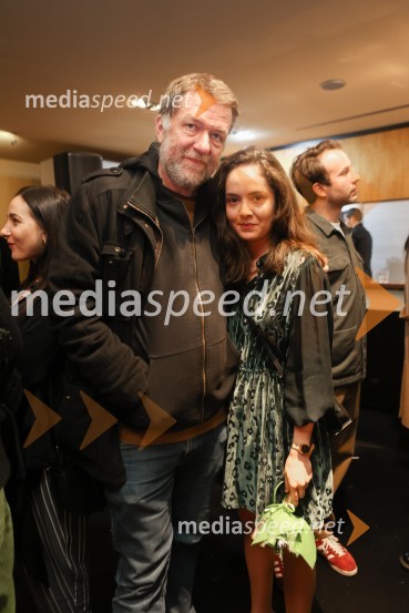  Jernej Lorenci, gledališki režiser;  Lara Wolf Završnik, igralkaBodočnost, premiera predstave v MGL