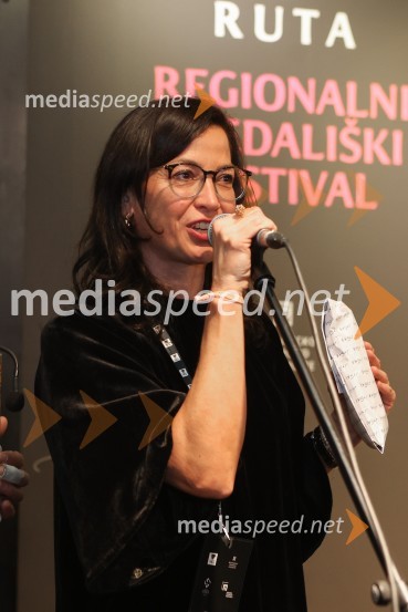  Simona  Belle, služba za stike z javnostmi MGLBodočnost, premiera predstave v MGL