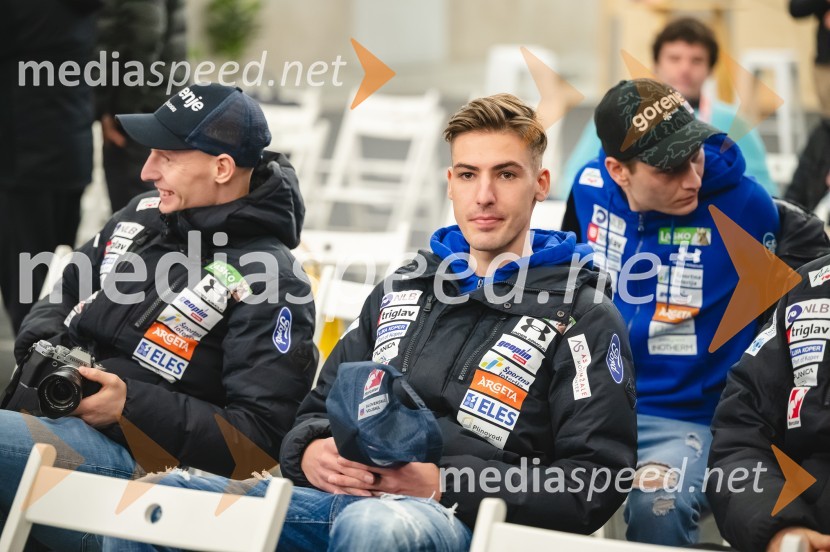  Lovro Kos, smučarski skakalec;  Timi Zajc, smučarski skakalecNovinarska konferenca Petra Prevca ob zaključku njegove tekmovalne poti