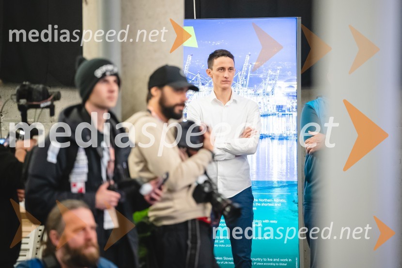  Peter  Prevc, smučarski skakalecNovinarska konferenca Petra Prevca ob zaključku njegove tekmovalne poti