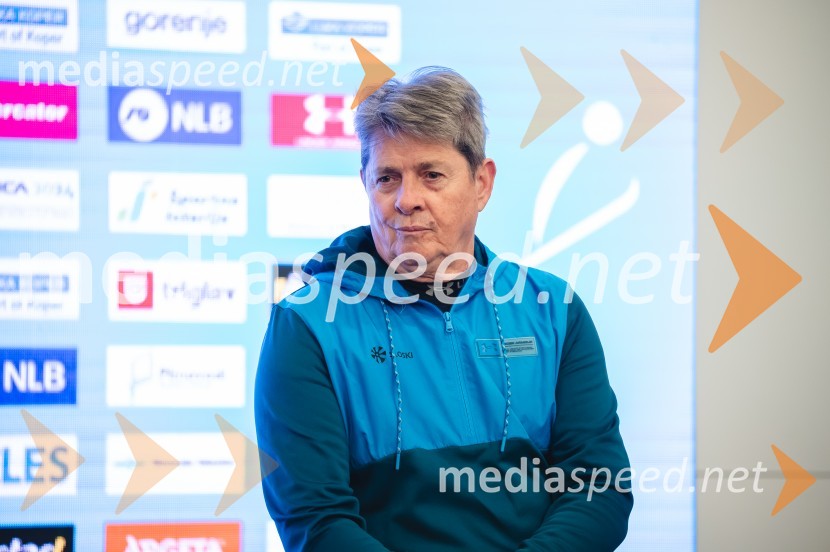  Borut Meh, predsednik smučarskih skokov in nordijske kombinacijeNovinarska konferenca Petra Prevca ob zaključku njegove tekmovalne poti