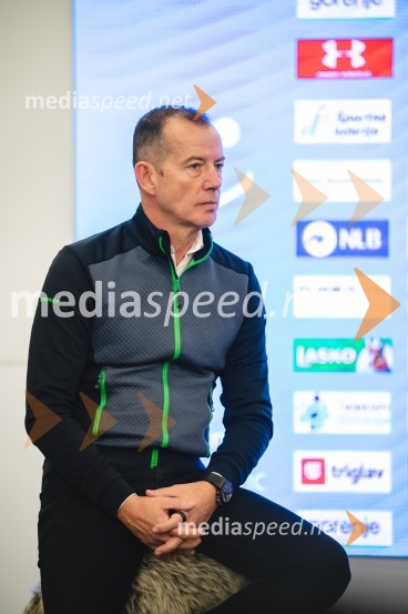  Enzo Smrekar, predsednik uprave Droge Kolinske in glavni direktor strateškega poslovnega področja v Atlantic Grupi, predsednik SZS, podpredsednik Olimpijskega komiteja SlovenijeNovinarska konferenca Petra Prevca ob zaključku njegove tekmovalne poti