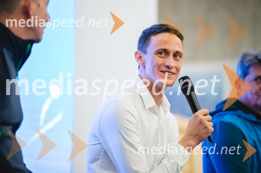  Peter  Prevc, smučarski skakalecNovinarska konferenca Petra Prevca ob zaključku njegove tekmovalne poti