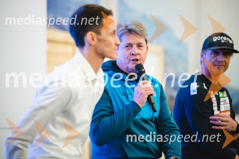  Borut Meh, predsednik smučarskih skokov in nordijske kombinacijeNovinarska konferenca Petra Prevca ob zaključku njegove tekmovalne poti