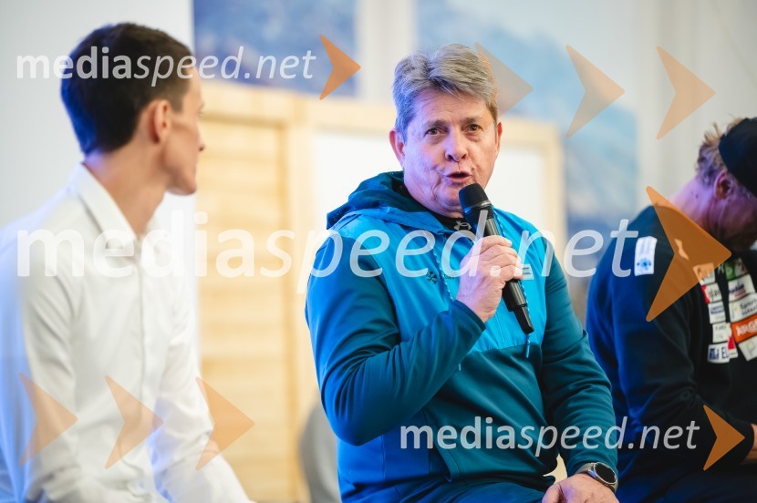  Borut Meh, predsednik smučarskih skokov in nordijske kombinacijeNovinarska konferenca Petra Prevca ob zaključku njegove tekmovalne poti