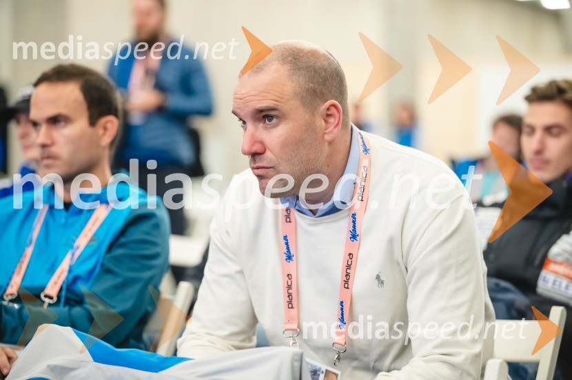  Uroš Zupan, direktor, Smučarska zveza Slovenije Novinarska konferenca Petra Prevca ob zaključku njegove tekmovalne poti