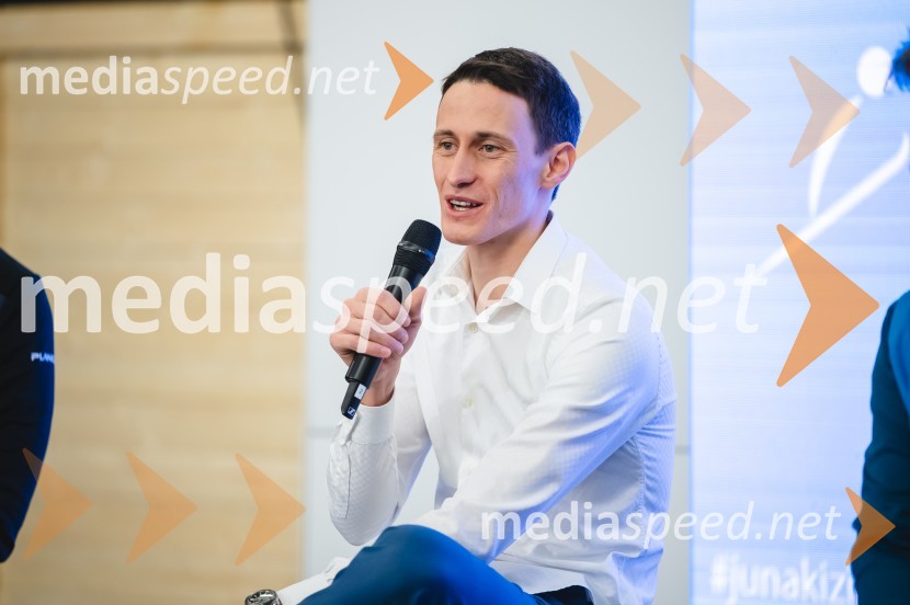  Peter  Prevc, smučarski skakalecNovinarska konferenca Petra Prevca ob zaključku njegove tekmovalne poti