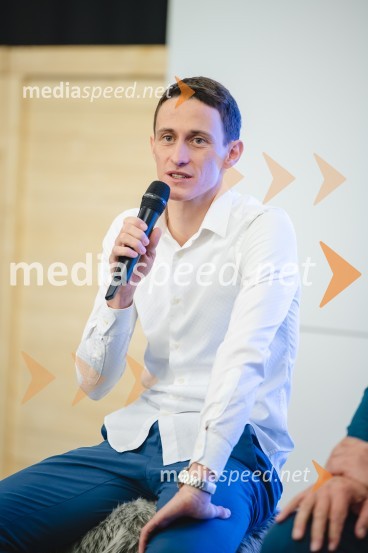  Peter  Prevc, smučarski skakalecNovinarska konferenca Petra Prevca ob zaključku njegove tekmovalne poti