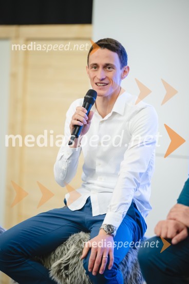  Peter  Prevc, smučarski skakalecNovinarska konferenca Petra Prevca ob zaključku njegove tekmovalne poti