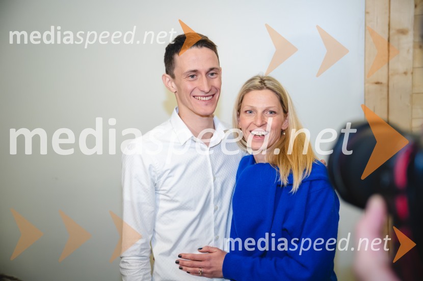  Peter  Prevc, smučarski skakalec;  Mina PrevcNovinarska konferenca Petra Prevca ob zaključku njegove tekmovalne poti