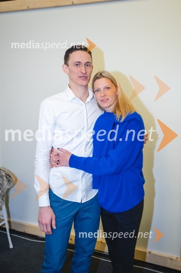  Peter  Prevc, smučarski skakalec;  Mina PrevcNovinarska konferenca Petra Prevca ob zaključku njegove tekmovalne poti