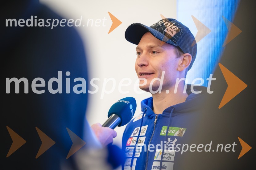  Anže Lanišek, smučarski skakalecNovinarska konferenca Petra Prevca ob zaključku njegove tekmovalne poti