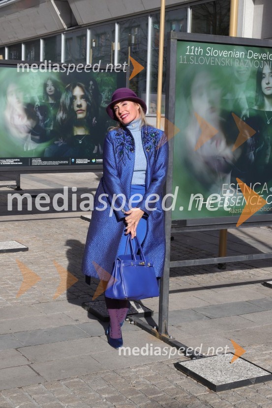  Alenka Slavinec, fotografinjaOtvoritev razstave Esenca človeštva avtorice Alenke Slavinec
