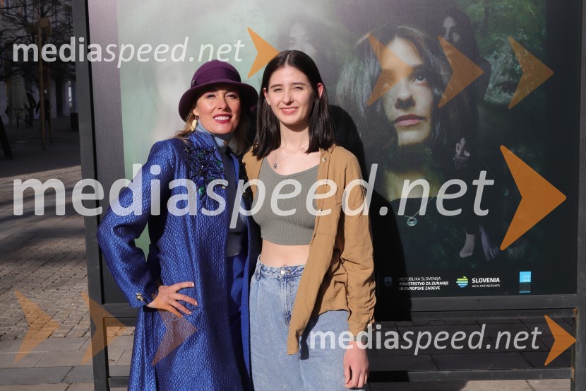  Alenka Slavinec, fotografinja;  ... Otvoritev razstave Esenca človeštva avtorice Alenke Slavinec