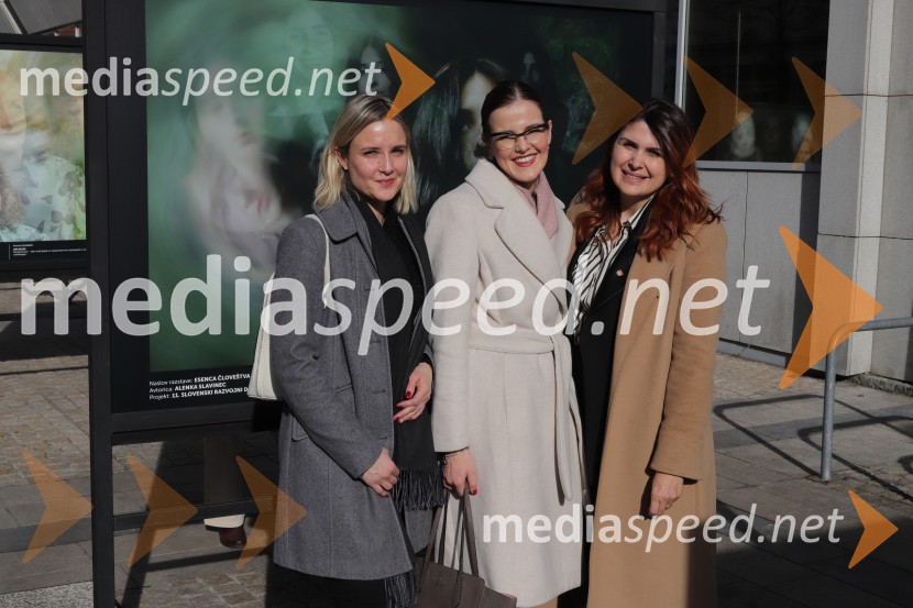  ... ;  Sara Jagodič, novinarka, Maribor24;  Eva Lozina, blogerka Nepopolna mamaOtvoritev razstave Esenca človeštva avtorice Alenke Slavinec
