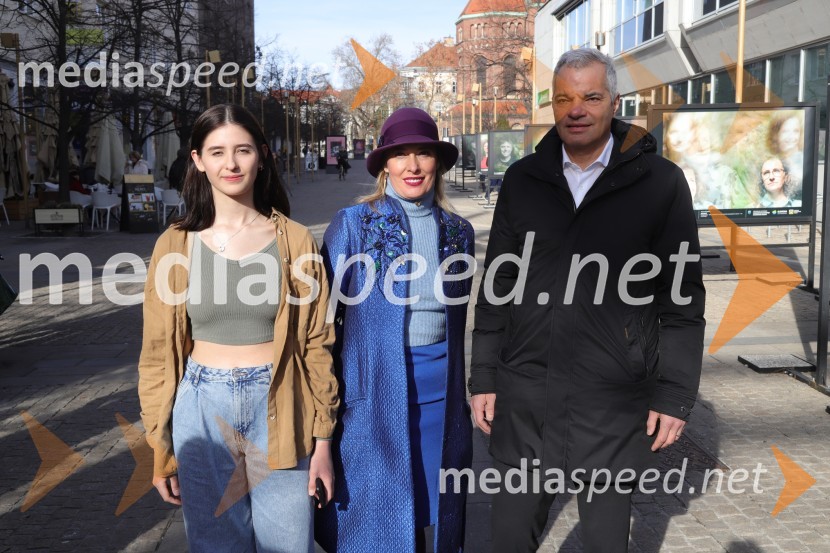  ... ;  Alenka Slavinec, fotografinja;  Aleksander Saša Arsenovič, župan, Mestna občina MariborOtvoritev razstave Esenca človeštva avtorice Alenke Slavinec