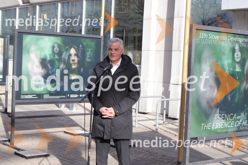  Aleksander Saša Arsenovič, župan, Mestna občina MariborOtvoritev razstave Esenca človeštva avtorice Alenke Slavinec