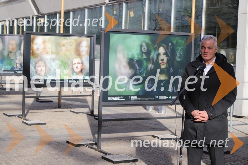  Aleksander Saša Arsenovič, župan, Mestna občina MariborOtvoritev razstave Esenca človeštva avtorice Alenke Slavinec