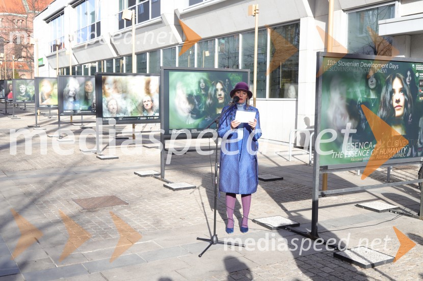  Alenka Slavinec, fotografinjaOtvoritev razstave Esenca človeštva avtorice Alenke Slavinec