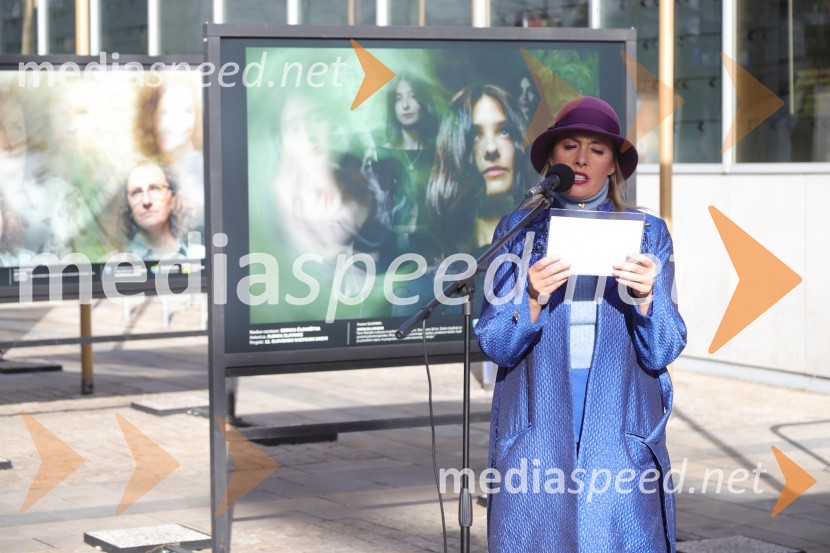 Alenka Slavinec, fotografinjaOtvoritev razstave Esenca človeštva avtorice Alenke Slavinec