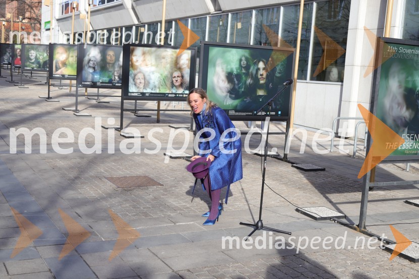  Alenka Slavinec, fotografinjaOtvoritev razstave Esenca človeštva avtorice Alenke Slavinec