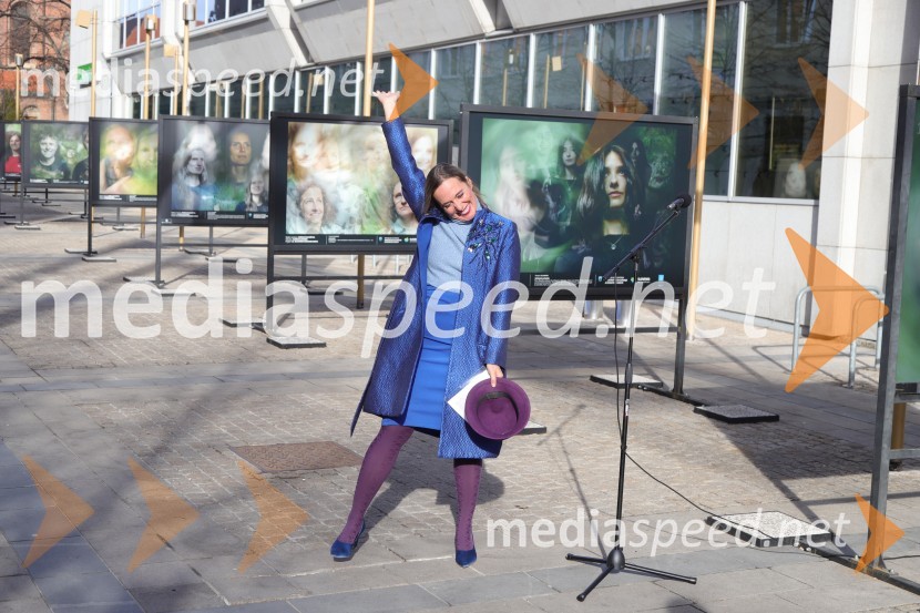  Alenka Slavinec, fotografinjaOtvoritev razstave Esenca človeštva avtorice Alenke Slavinec