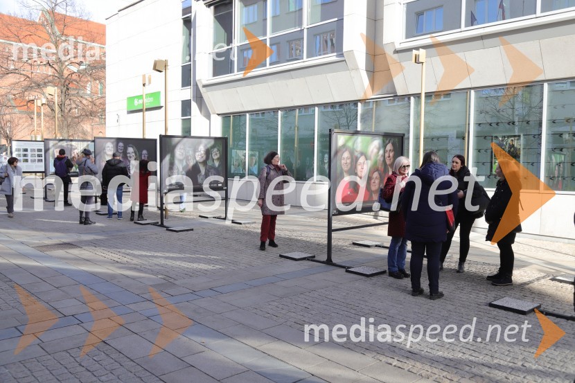 Otvoritev razstave Esenca človeštva avtorice Alenke Slavinec