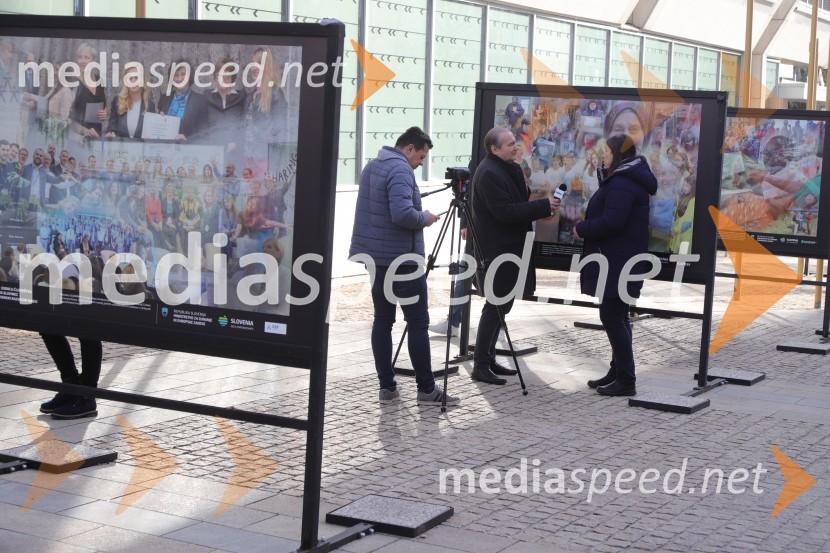 Otvoritev razstave Esenca človeštva avtorice Alenke Slavinec