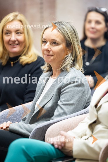  Simona Mele, predsednica uprave Mladinska knjigaRazglasitev zmagovalnega romana za nagrado modra ptica 2024