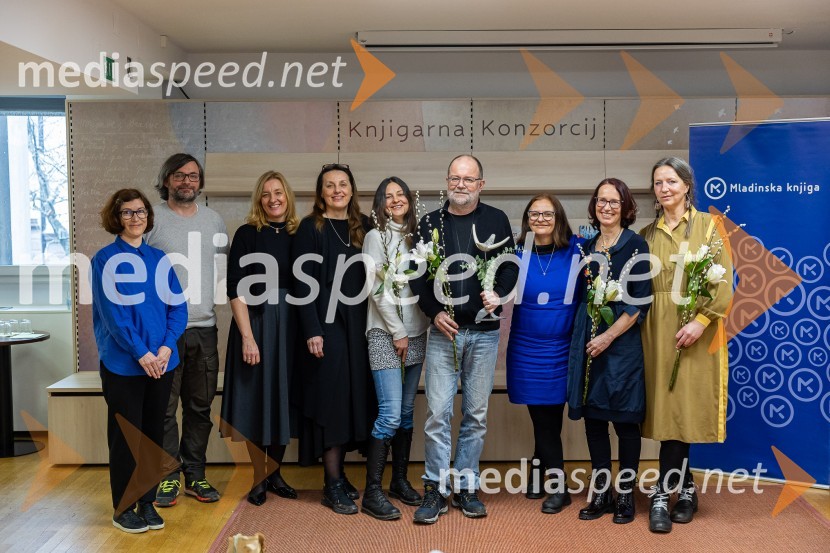  Alenka Veler, urednica za mladinsko književnost, Mladinska knjiga;  Aljoša Harlamov, urednik Cankarjeve založbe; dr. Alenka Kepic Mohar, glavna urednica Mladinske knjige in direktorica Cankarjeve založbe;  ... ;  Simona Semenič, dramatičarka, pisateljica;  Andrej E. Skubic, pisatelj;  ... ;  Irena Androjna , pisateljica;  Nina Valič, igralka, pisateljicaRazglasitev zmagovalnega romana za nagrado modra ptica 2024