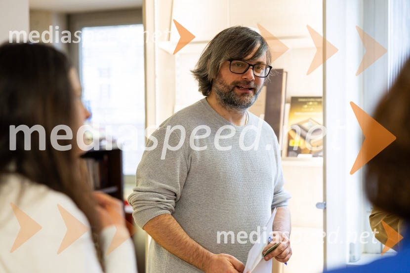  Aljoša Harlamov, urednik Cankarjeve založbeRazglasitev zmagovalnega romana za nagrado modra ptica 2024