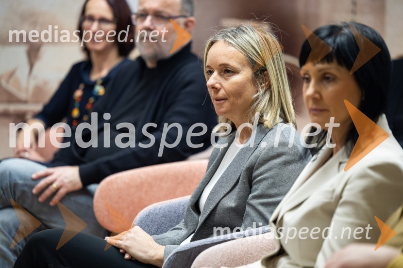  Simona Mele, predsednica uprave Mladinska knjigaRazglasitev zmagovalnega romana za nagrado modra ptica 2024