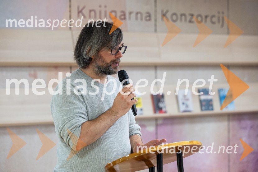  Aljoša Harlamov, urednik Cankarjeve založbeRazglasitev zmagovalnega romana za nagrado modra ptica 2024