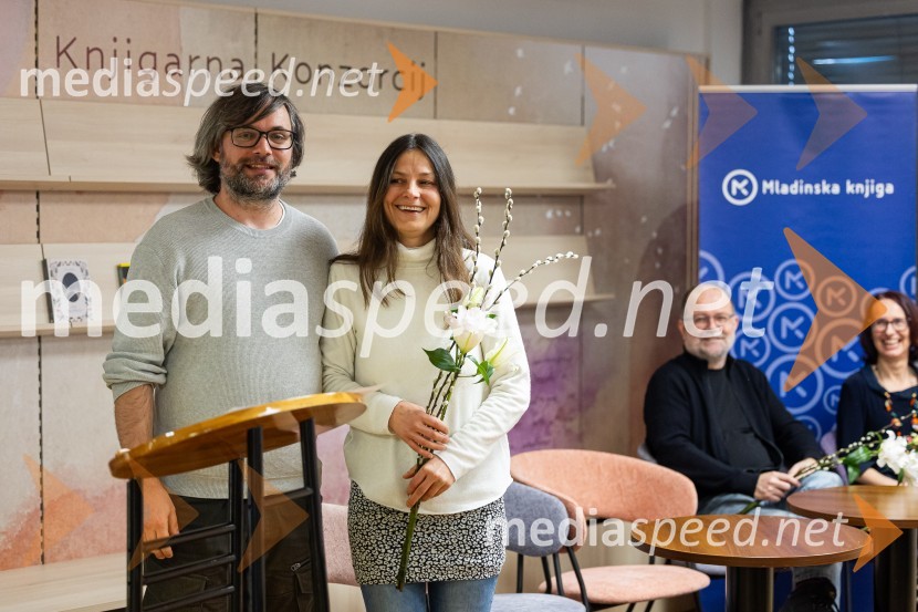  Aljoša Harlamov, urednik Cankarjeve založbe;  Simona Semenič, dramatičarka, pisateljicaRazglasitev zmagovalnega romana za nagrado modra ptica 2024