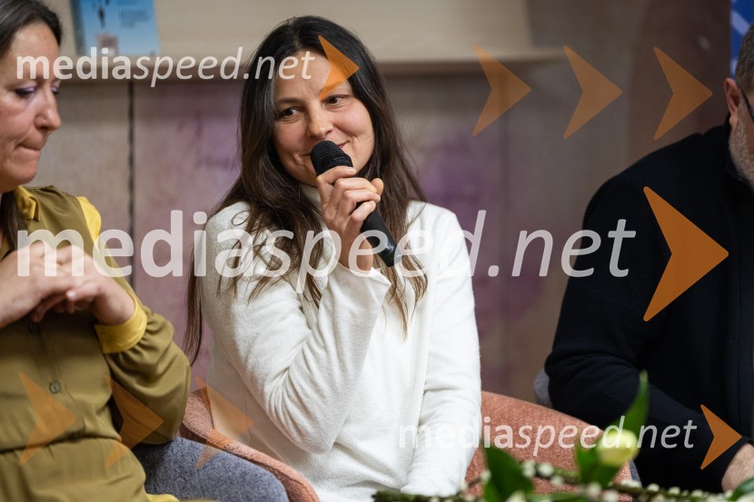  Simona Semenič, dramatičarka, pisateljicaRazglasitev zmagovalnega romana za nagrado modra ptica 2024