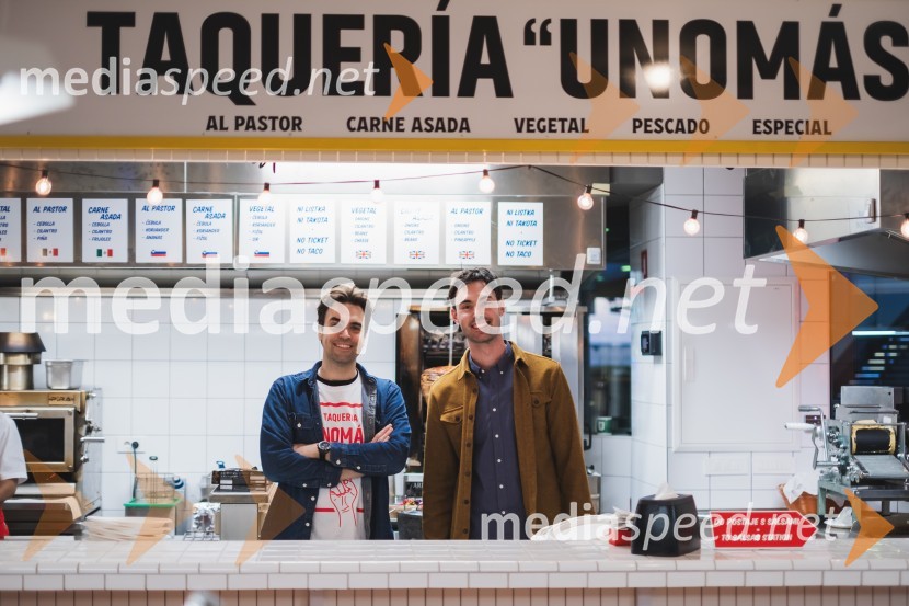  Til Pleterski,  lastnik Hood Burgerja in Taqueríe Unomás;  Klemen Ptičak,  lastnik Hood Burgerja in Taqueríe UnomásOtvoritev nove takerije Unomas v Ljubljani