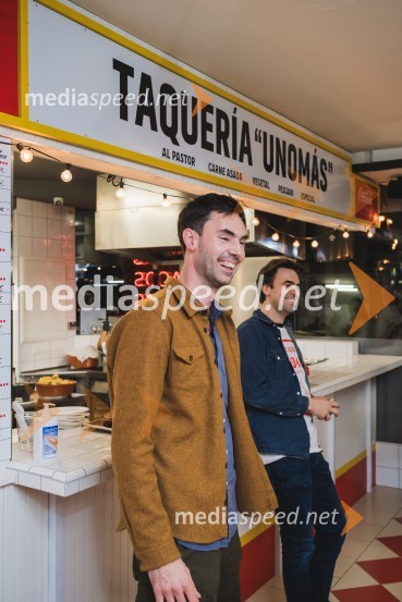  Klemen Ptičak,  lastnik Hood Burgerja in Taqueríe Unomás;  Til Pleterski,  lastnik Hood Burgerja in Taqueríe UnomásOtvoritev nove takerije Unomas v Ljubljani